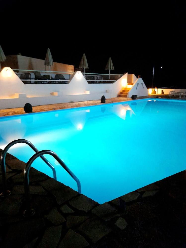 Adamastos Hotel Akrotiri  Exterior photo