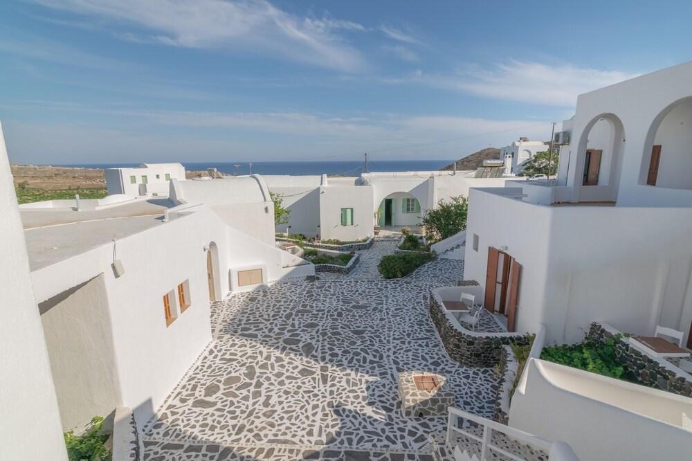 Adamastos Hotel Akrotiri  Exterior photo