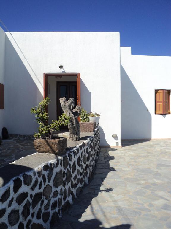 Adamastos Hotel Akrotiri  Exterior photo